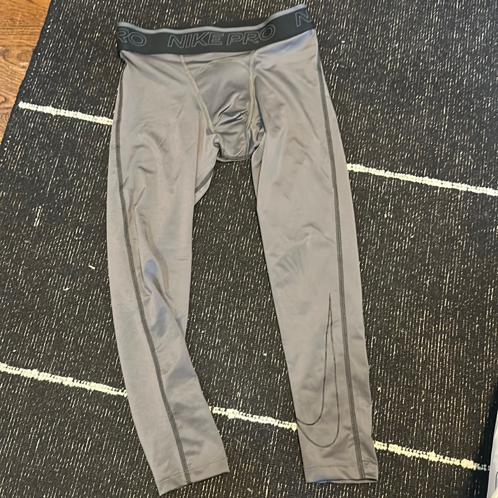 NWOT Nike 3/4 compression legging